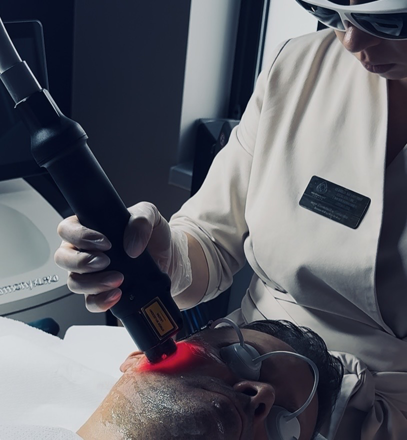 Zabieg RedTouch PRO z czerwonym światłem w Klinice Endermology Center